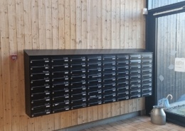 EP Custom postkasseanlæg i sort RAL til Bodilhaven