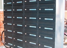 Postkasser på stativ